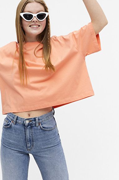 Tshirt Outfits Women, Western Trend, Peach Top, Cut Tees, Satin Midi Skirt, Boxy Tee, Tshirt Outfits, Oversized T Shirt, Jean Outfits