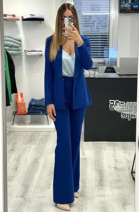 [Promotion] 56 Great Navy Blue Suit Women Graduation Tricks To Find Out Quickly #navybluesuitwomengraduation Electric Blue Suit Woman, Blazer Outfits Graduation, Royal Blue Womens Suit, Navy Blue Suit Women Work Outfits, Blue Formal Outfit, Blue Womens Suit, Blue Suit Women, Convocation Outfit, Business Professional Outfits Women