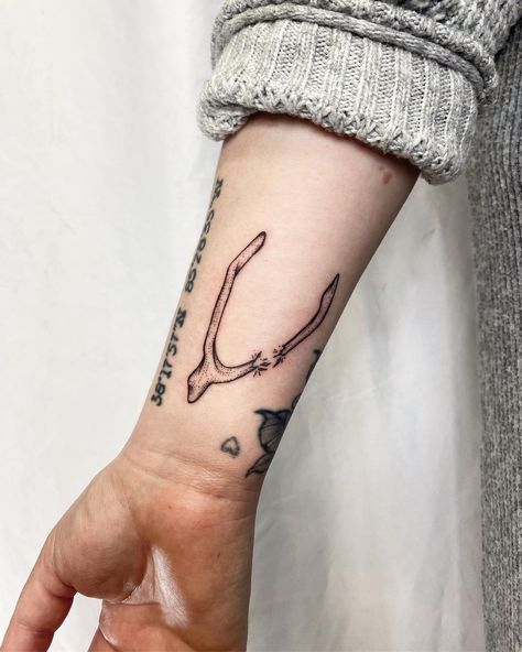 Wishing Bone Tattoo, Prospective Tattoo, Bones Tattoo Ideas, Wish Bone Tattoo, Customize Character, Fish Bone Tattoo, Wishbone Tattoo, Witchy Tattoos, Wish Bone