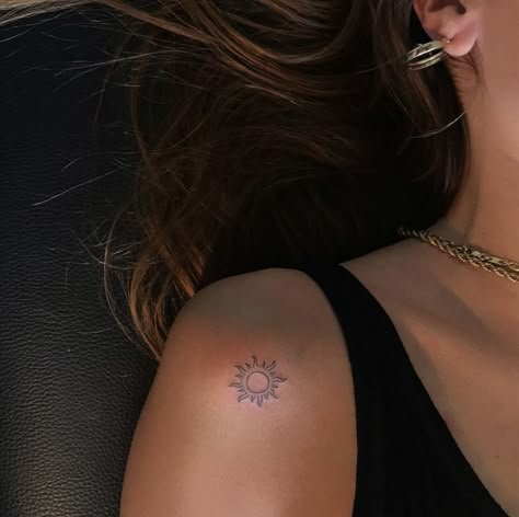 Sun Tattoo Placement For Women, Minimalistic Shoulder Tattoo, Sun On Back Of Neck Tattoo, Collarbone Sun Tattoo, Steph Bohrer Tattoo, Behind The Ear Sun Tattoo, Sun Collarbone Tattoo, Sun Tatoos Woman, Sun Collar Bone Tattoo