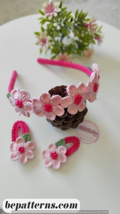 Aesthetic Crochet Hairband | Free Pattern | Beginner-Friendly Crochet Headband Tutorial, Quick Crochet Gifts, Crochet Hairband, Bandeau Au Crochet, Crochet Hair Clips, Crochet Hair Accessories, Aesthetic Crochet, Quick Crafts, Crochet Design Pattern