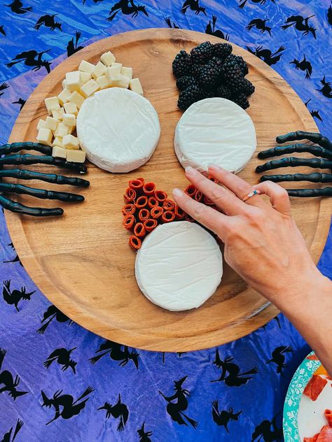 How To Make A Hocus Pocus Charcuterie Board | Hocus Pocus 2, the sequel to the 1993 movie will be available to stream on Disney+ on September 30, 2022.If you’re throwing a Hocus Pocus Viewing Party or Halloween party, we have the perfect Hocus Pocus Snack Board for you. It’s not even hard to make…no magic required! | Healthy Family Project #hocuspocus #halloween #charcuterieboards #snackboards Hocus Pocus Food Board, Witch Theme Charcuterie Board, Hocus Pocus Veggie Tray, Hocus Pocus Charcuterie Board Ideas, Hocus Pocus Fruit Tray, Disney Halloween Charcuterie Board, Hocus Pocus Board Food, Halloween Charcuterie Board Hocus Pocus, Sanderson Sister Charcuterie Board