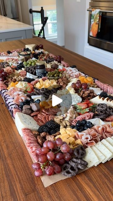 Baltimore Charcuterie | Christin on Instagram: "Annual company party vibes 😍🧀 #boardsinabox #charcuterie #charcuterieboard #charcuterieboards #cheeseboardsofinstagram #charcuteriebox #food #foodporn #baltimorefood #baltimoreeats #explorepage #baltimorefoodies #baltimorefoodscene #baltimorecharcuterie #plattersoftheworld #charcuterieclass #charcuterieclasses #baltimoresmallbusiness #Baltimoresmallbusinesswomen #yelpbaltimore #grazingtable #grazingtables #charcuterietable" Shakouri Board Ideas, Charcuterie For 15 People, Dominican Charcuterie Board, Charcuterie Fruit Board Ideas, Presentation Plateau Charcuterie, Vegetable Charcuterie Board Ideas, Food Platters Presentation, Chacuritie Board Ideas, Chucuttery Board Ideas