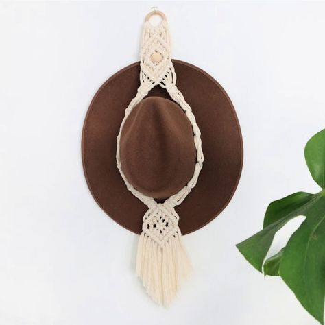 Hat Hanger Diy, Macrame Hat Hanger Diy, Macrame Hat Hanger, Macrame Hat, Macrame Crafts, Free Macrame Patterns, Makramee Diy, Hanging Diy, Hanger Diy