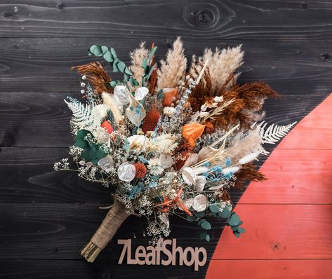 Thistle Bouquet Wedding, Terracotta Flowers, Thistle Wedding, Country Western Wedding, Rusting Wedding, Blue Terracotta, Western Themed Wedding, Burnt Orange Weddings, Country Theme Wedding