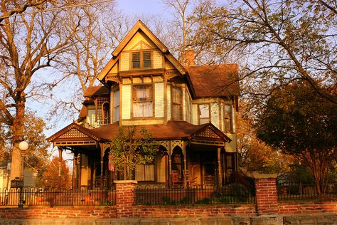 Pecan Place - Trenton, TN | Flickr - Photo Sharing! Modern Log Cabins, Welcome To My House, Abandoned Mansions, Victorian Houses, House On The Rock, English Cottage, Sims House, House Goals, Cozy Cottage