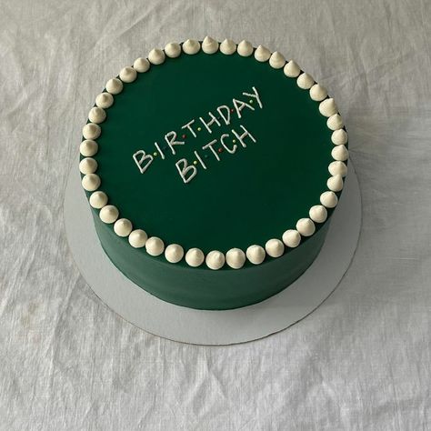 Green Cake Ideas Simple, Green Cake Aesthetic, 21th Birthday Cake, Green Bday Cake, Birthday Astethic, Green Birthday Cakes, Bolo Vintage, Ugly Cakes, Blue Birthday Cakes