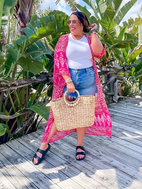 Adorable outfits you need to wear on vacation for Curvy Girls! If you are headed on vacation anytime soon, check out these super simple yet adorable outfits! #fashion #vacation #travel #travelfashion Cancun Outfits Plus Size, Mexican Vacation Outfits, Maroon Swimsuit, Cancun Outfits, Bright Orange Dress, Florida Outfits, Adorable Outfits, Best Swimsuits, Summer Beach Outfit