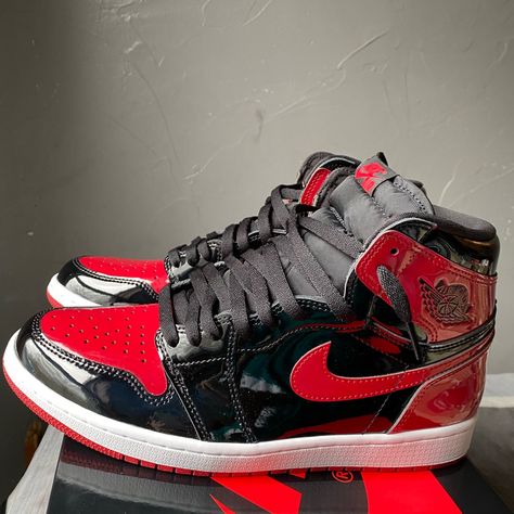 Patent Bred 1s Outfit, Jordan Shoes Wallpaper, Kawaii Logo, Jordan Bred, Shoes Jordan 1, Nle Choppa, Shoes Wallpaper, Emma Myers, Red Jordans