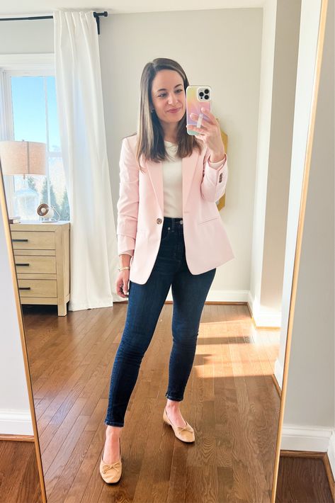 Easter Work Outfits For Women, Business Casual Outfits For Women Pink Blazer, Blush Pink Blazer Outfit Work, Pink Interview Outfit, Light Pink Blazer Outfit Work, Blazer Rosa Outfit, Pink Blazer Outfit Work, Blush Blazer Outfit, Pink Office Outfit