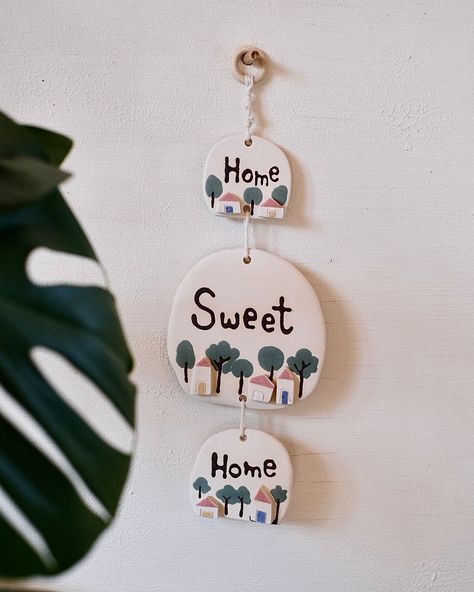 ”A simple connection with nature.“ 🌿 Our wall hanging available on SASHE only. 🤍 #pottery #potteryartist #decorideas #vase #vintage #vintagehomedecor #scandihome #scandinavian #scandinavianceramics #handmadeceramics #ceramicstudio #wallhanging #wallart #walldecor Welcome Home Signs, Connection With Nature, Scandi Home, Clay Crafts Air Dry, Vase Vintage, Ceramic Studio, Christmas Gifts For Mom, Diy Clay, Cotton Rope