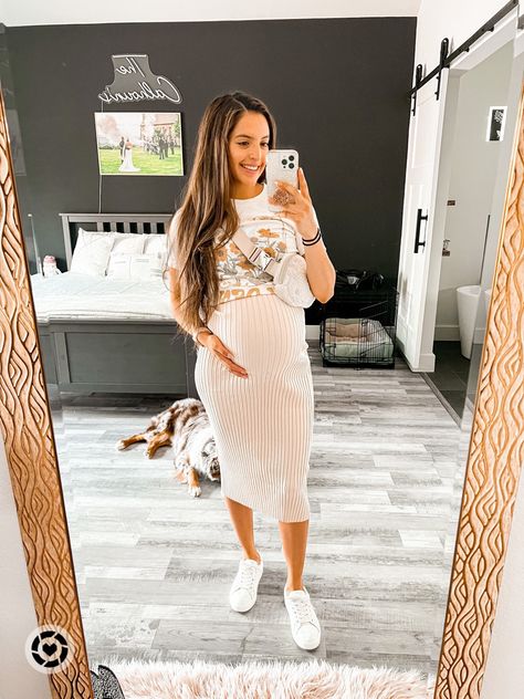 Fall Maternity Outfits Small Bump, Fitted Maternity Dress Outfit, Maternity Casual Dress, Ribbed Maternity Dress, Maternity Amusement Park Outfit, Dress The Bump Summer, Dressy Pregnancy Outfits, Maternity Golf Outfit, Maternity Game Day Outfit