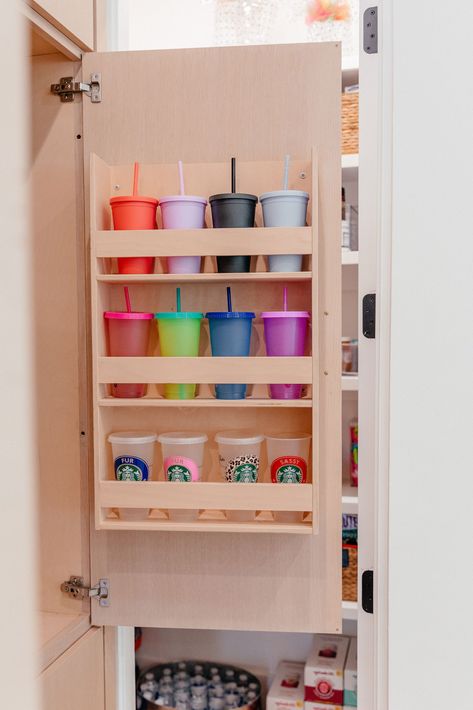 Diy Cup Organizer Organization Ideas, Starbucks Tumbler Organization Ideas, Organize Starbucks Tumblers, Starbucks Cups Organization Ideas, Tumbler Cup Organization, Starbucks Cup Storage, Diy Tumbler Storage Ideas, Starbucks Tumbler Storage Ideas, Tumbler Cup Storage