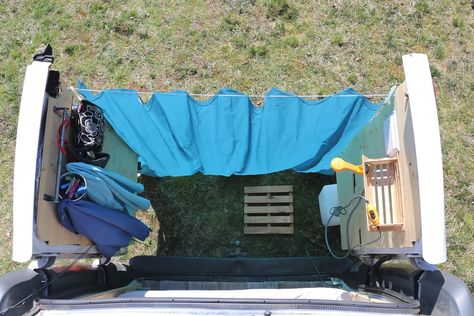 Camper Van Shower, Bil Camping, Football Fitness, Kangoo Camper, Auto Camping, Interior Boho, Camper Hacks, Kombi Home, Van Conversion Interior