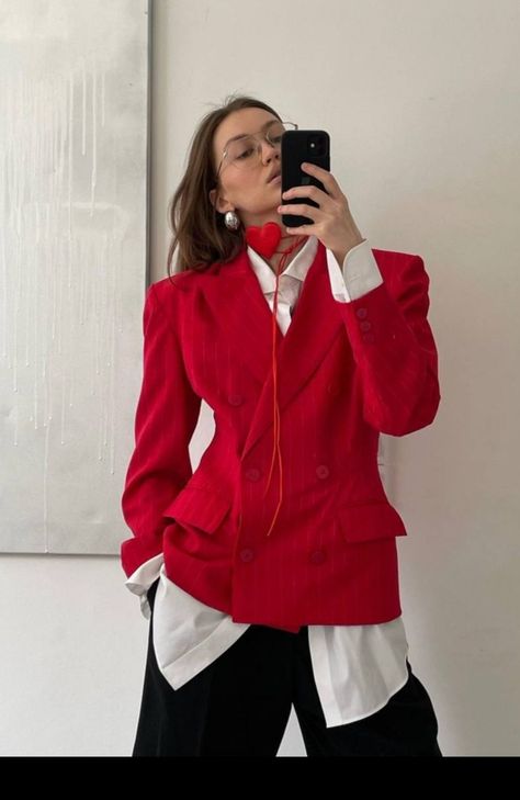 Party Outfit Winter, Red Blazer Outfit, Winter Party Outfit, Mode Chic, Red Blazer, Outfit Winter, Red Outfit, Blazer Outfits, Mode Vintage