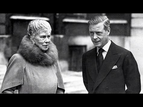 Queen Mary and Edward the Eighth. Edward Windsor, Marlborough House, Duke Of Windsor, Edward Viii, King Edward, Elisabeth Ii, Reina Isabel Ii, House Of Windsor, Isabel Ii