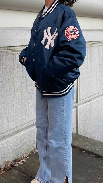 Ashlynn Rudzinski on Instagram: "how I’m doing my high ponytails with shorter hair ❤️‍🔥 • • • • #hairstyles #shorthairstyles #highponytailtutorial #voluminoushair" Vintage Baseball Jacket Outfit, Vintage Sport Jacket Outfit, Yankees Jacket Outfit, Ashlynn Rudzinski, Collage Fits, Sports Jacket Outfit, Yankees Jacket, Baseball Jacket Outfit, Windbreaker Outfit