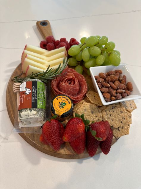 Cute Mini Charcuterie Board, Easy Party Charcuterie Board, Simple Cute Charcuterie Board, Cheeseboard For 2, Charcuterie Board One Person, Gameday Snack Board, No Cheese Charcuterie Board, Quick And Easy Charcuterie Board, Snack Board Small