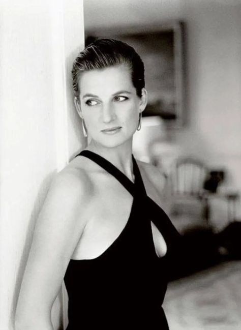 Diana Haircut, Princess Diana Jewelry, Prințesa Diana, Princess Diana Fashion, Princess Diana Photos, Princess Diana Family, Princess Diana Pictures, Patrick Demarchelier, Princes Diana