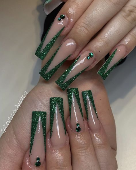 Mosaic Nails, Emerald Green Nail, Quince Nails, Prom Nails Silver, Quinceanera Nails, Hoco Nails, Silver Nail Designs, Emerald Nails, Dark Green Nails