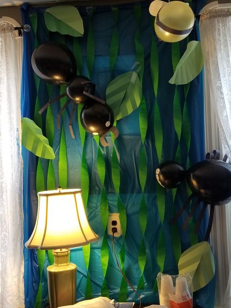 Grasshopper Birthday Party, Bug Themed Second Birthday, Diy Bug Decor, Bug Themed Room Decor, Diy Bug Birthday Decorations, Bug Party Ideas Decor, Bug Balloon Garland, Bug Halloween Decorations, Insects Party Ideas