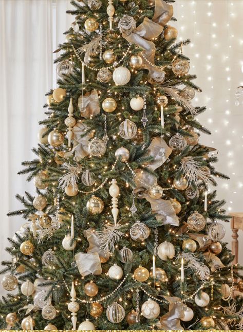 Diy Christmas Decorations Outdoor, Christmas Tree Ideas Red, Christmas Tree Ideas 2023, Wallpaper Aesthetic Christmas, Champagne Christmas Tree, Christmas Tree Colour Scheme, Christmas Tree Inspo, Vintage Christmas Tree Decorations, Ideas Christmas Tree