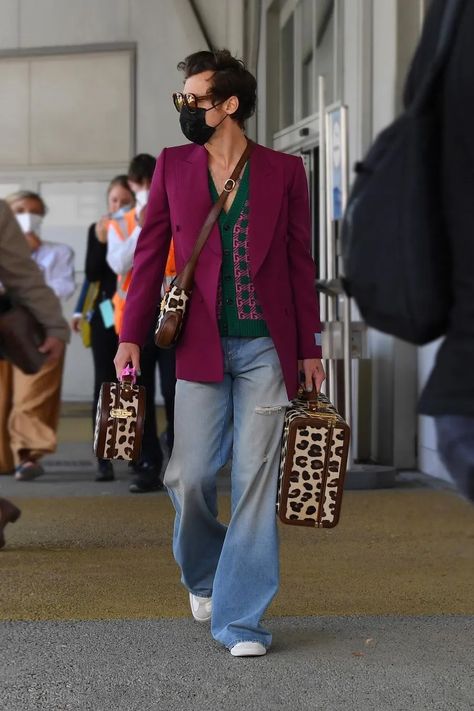 Harry Styles Airport, Harry Styles Street Style, Harry Styles Gucci, Harry Styles Outfit, Harry Styles Pictures, Harry Styles Photos, Mr Style, Harry Edward Styles, Edward Styles