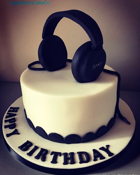 Sony headphones cake Headphone Cake Ideas, Headphones Cake Ideas, Headphone Birthday Cake, Headphones Cake, Boys Bday Cakes, Male Cakes, Music Cake, 50th Birthday Decorations, Cake Designs Images