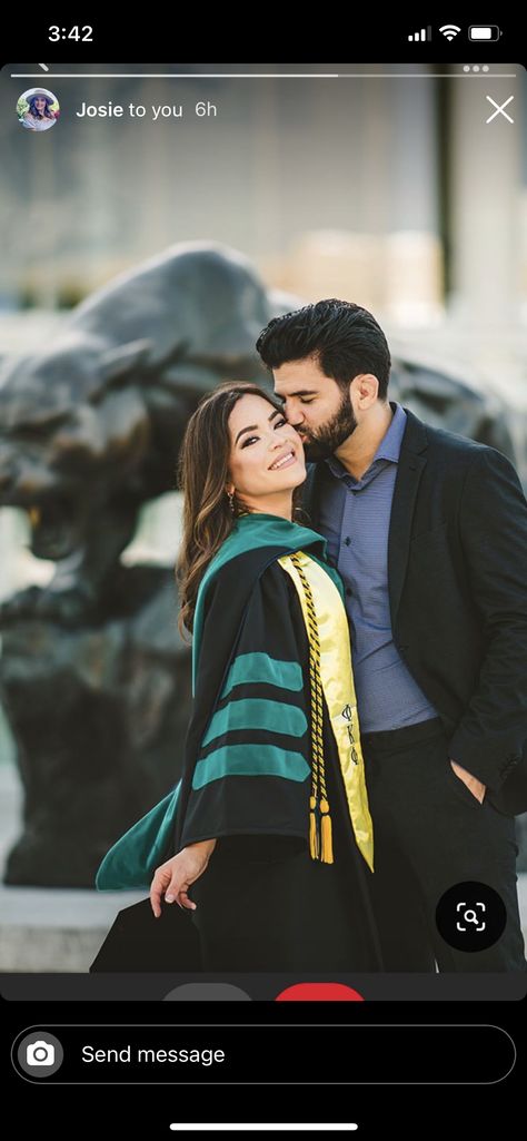 Grad Pic Poses With Family, Idea Graduation Photo, Graduation Picture With Husband, Master Graduation Photoshoot, Graduation Pose For Couples, Graduation Photography Poses With Family, Convocation Couple Photography, Graduation Photoshoot With Husband, Nsu Graduation Pictures