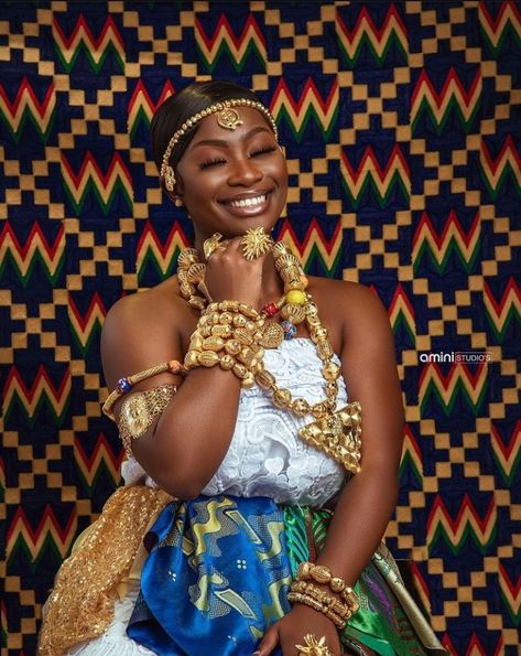 Royal African Attire, Ghanaian Aesthetic, Ghana Independence, Guyanese Women, African Civilization, Ghanaian Culture, Ghana Clothes, Ghana Culture, African Aesthetic