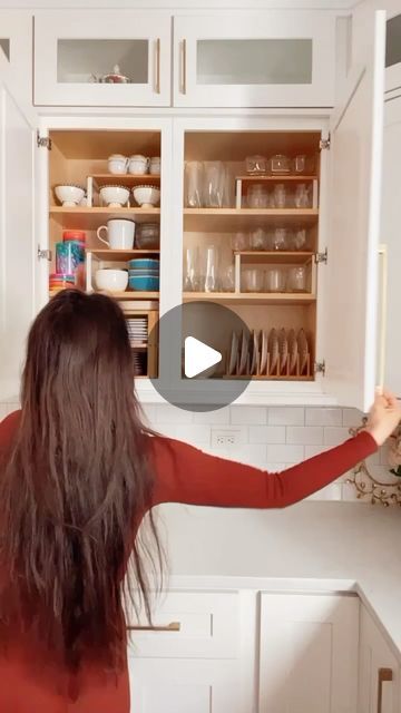 Glasses Storage Kitchen, Dishes Organizer Cabinets, Kitchen Cabinet Organization Glasses, Kitchen Cabinets Functionality, Cabinet Dishes Organization, How To Organize Mugs In Cabinet, How To Store Mugs In Cabinet, Kitchen Glassware Storage, Kitchen Cabinet Cup Organization