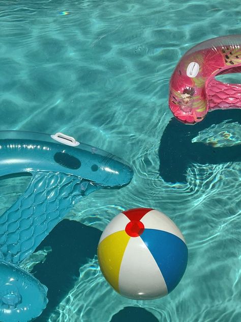 Pool Noodles Ideas, Pool Towel Storage Ideas, Modern Swimming Pool Designs, Pool Towel Storage, Modern Swimming Pool, Towel Storage Ideas, Noodles Ideas, Swimming Pool Ideas, Summer Swimming Pool