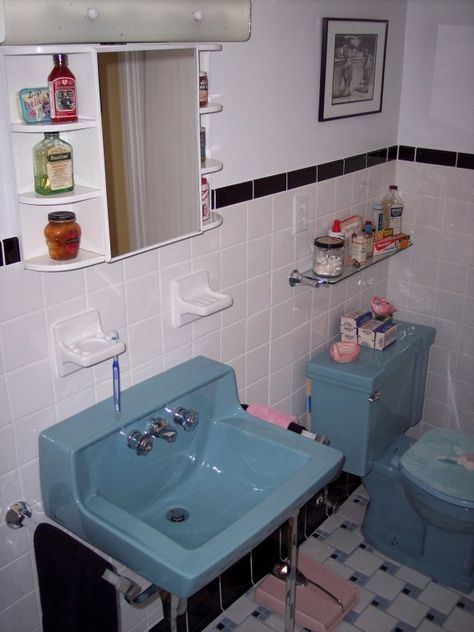 Vintage 1950s bathrooms | ... Stephan finishes his retro bathroom renovation - Retro Renovation Blue Vintage Bathroom, Retro Blue Bathroom, Vintage Blue Bathroom, Bathroom Retro, Blue Shelves, Casa Retro, Bathroom Paint, Retro Bathrooms, Retro Renovation