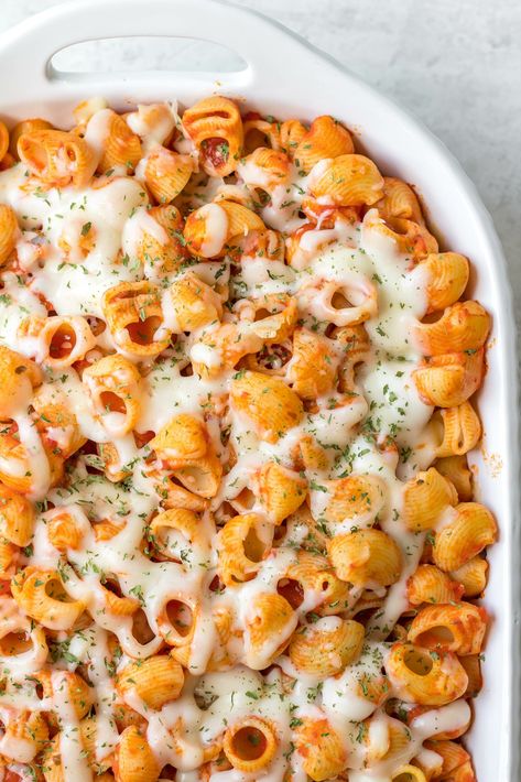 Easy Meatball Pasta Bake - Healthy Hearty Recipes Traybake Recipes Dinner, Healthy Pasta Bake, Meatball Pasta Bake, Hearty Recipes, Easy Meatball, Hotdish Recipes, Bake Healthy, Meatball Pasta, Tray Bake Recipes