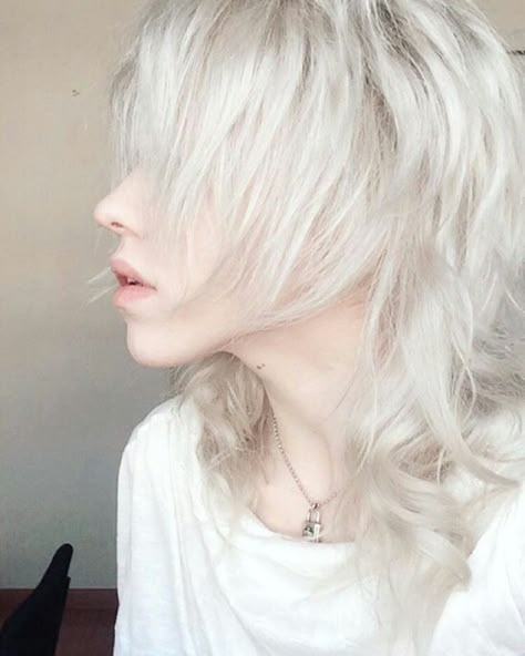 Waves Curls, Hair Reference, Grunge Hair, Aesthetic Hair, White Hair, Best Hairstyles, Halle, Prom Hair, Bun Hairstyles