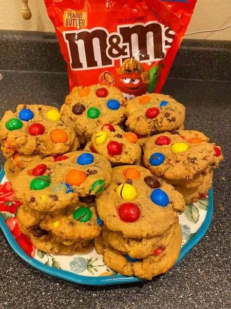 Peanut Butter M&M Cookies!!! - middleeastsector Best Cookie Recipe Ever, M M Cookies, Vanilla Pudding Mix, Easy Homemade Recipes, Best Cookie Recipes, Vanilla Pudding, Natural Peanut Butter, Chewy Cookie, Mini Chocolate Chips