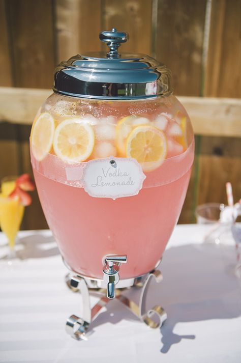 حفل توديع العزوبية, Vodka Lemonade, Beach Bridal Showers, Sweet Sixteen Parties, Sweet 16 Birthday Party, Sweet Sixteen Birthday, Festa Party, Sweet 16 Parties, Wedding Drink