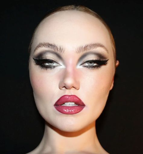 Hottest Makeup Looks, Vintage Glamour Makeup, Dance Makeup Looks, Drag Eye Makeup, Femme Fatale Makeup, Stage Make Up, Burlesque Makeup, Powerful Makeup, Belly Dance Makeup