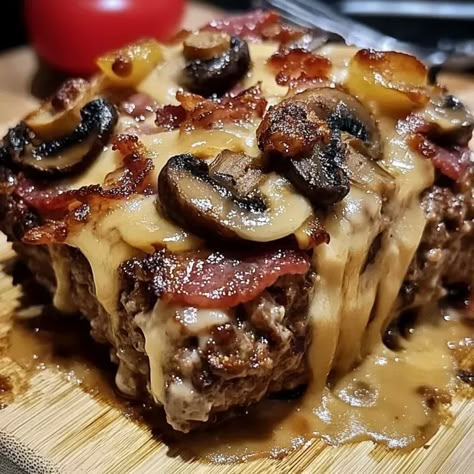 Bacon Mushroom Swiss Cheese Meatloaf - Tater Tot Pizza, List Of Meal Ideas, Food Beef Recipes, Mushroom Meatloaf, Chicken And Spinach Casserole, Cheese Meatloaf, Meat Loaf Recipe, Cheese Stuffed Meatloaf, Meatloaf Casserole