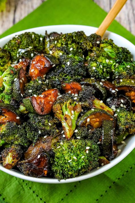 Chinese Style Broccoli and Zucchini Stir-Fry Zucchini And Broccoli, Asian Entrees, Zucchini Stir Fry, Soy Sauce Garlic, Fried Broccoli, Keto Sides, Chinese Stir Fry, Asian Noodle Recipes, Asian Noodle