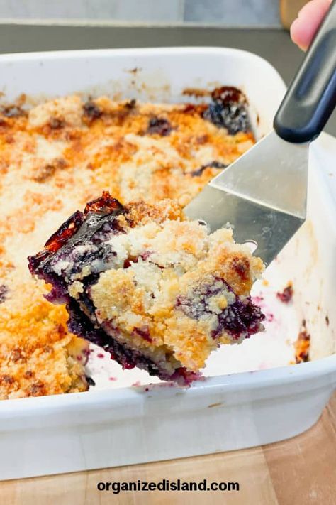 Blueberry Crisp Without Oats Bisquick Blueberry Muffins, Blackberry Bars, Blueberry Coffee Cake Recipe, Blueberry Crisp Recipe, Blueberry Pie Bars, Blueberry Cheesecake Bars, Lemon Blueberry Cheesecake, Blueberry Crisp, Pie Bar Recipes