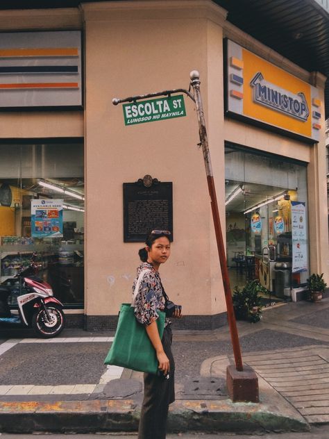 Filipino Street Photography, Binondo Manila Outfit, Philippines Fashion Casual, Filipino Street Fashion, Philippines Street Photography, Manila Street Photography, Manila Philippines Aesthetic, Filipino Photography, Philippine Street