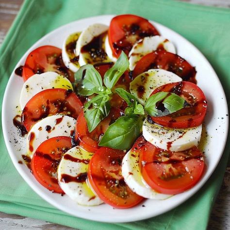 Caprese Salad Dressing, Italian Thanksgiving, Reduced Balsamic Vinegar, Italian Caprese Salad, Mustard Salad, Cheese Alternative, Easy Quick Recipes, Daily Dozen, Mozzarella Salad