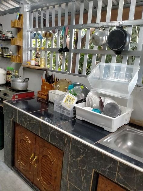 Dapur Kotor, Dirty Kitchen Design, Simple Outdoor Kitchen, Diy Kitchen Shelves, Kitchen Essentials List, Model Dapur, Indian Room Decor, Dirty Kitchen, Desain Pantry