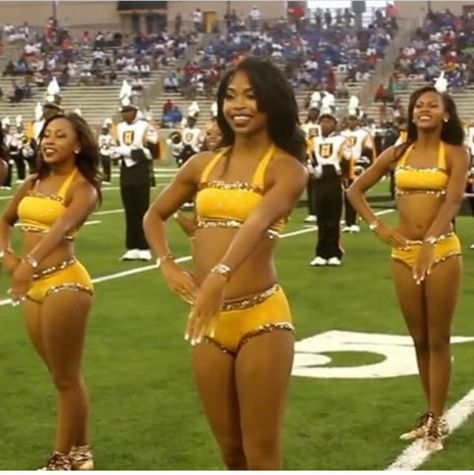 ASU Stingettes #hbcu #banddancers #danceline Hbcu Asethic, Hbcu Majorette Aesthetic, Hbcu Majorettes, Kayla Pittman, Majorette Aesthetic, Majorette Poses, Hbcu Dancers, Hbcu Aesthetic, Majorette Dance Uniforms