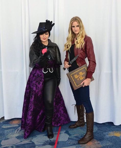 Emma Swan and the Evil Queen From Once Upon a Time Once Upon A Time Evil Queen Costume, Disney Duos Costumes, Disney Costumes For Adults, Evil Queen Halloween Costume, Disney Costume Ideas, Disney Villain Costumes, Adult Disney Costumes, Evil Queen Costume, Disney Costumes Diy