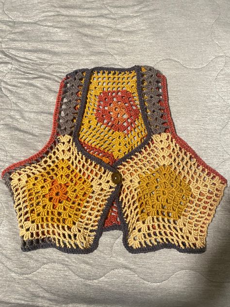 Women's Medium Vest (size 36-38). Colors are perfect for the summer and fall (honestly all year around). Acrylic yarn yarn, hand wash cold. Crochet Clothes Granny Square, Granny Square Pentagon, Crochet Square Vest, Pentagon Crochet, Unique Granny Squares Crochet, Granny Square Vest, Art Au Crochet, Crochet Design Pattern, Crochet Cross