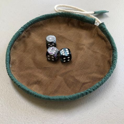 Diy Leather Dice Bag, Dnd Dice Bag Diy, Leather Dice Bag Pattern, Board Game Accessories Diy, Dnd Dice Bag Pattern, Diy Dnd Dice Tray, Dice Bag Pattern Sewing, Dice Bag Sewing Pattern, Dice Box Diy