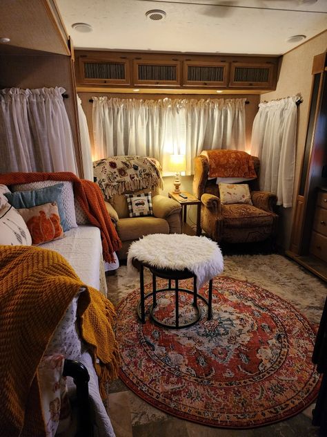 Boho style 5th wheel redo Cosy Rv Interior, Boho Rv Living Room, Hippy Rv Interior, Country Camper Decor, Hygge Rv Decor, Camper Living Room Decor, Cozy Rv Aesthetic, Camper Interior Ideas Rustic, Cozy Camper Decor