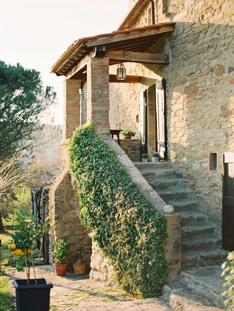 Tuscan Elopement with Natural Greens and Organic Details Front Entrance Closet Ideas, Entrance Closet Ideas, Front Entrance Closet, Entrance Closet, Style Toscan, Tuscany House, Tuscan Interior, Tuscany Home, Tuscan Farmhouse